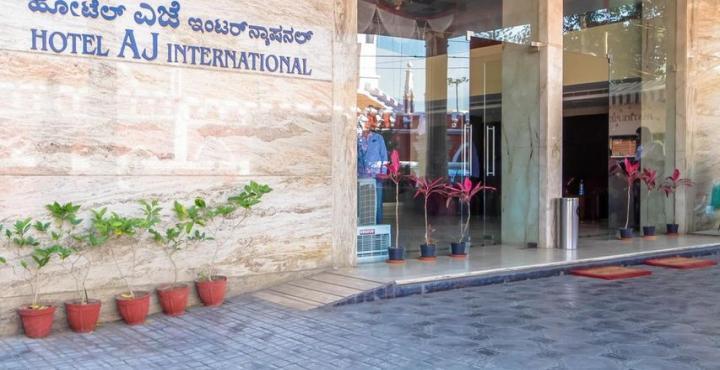 Aj International Hotel Bangalore Exterior foto