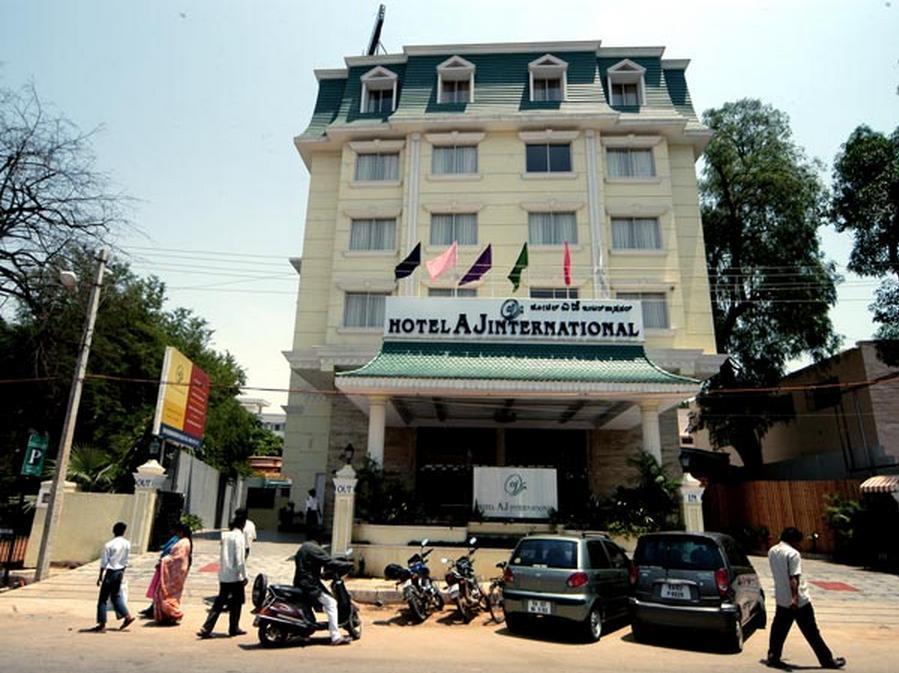 Aj International Hotel Bangalore Exterior foto